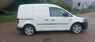 Volkswagen Caddy Bj:02-2016 Facelift 2.0TDI Euro-6 Airconditioning Elektrische ramen Elektrische-spiegels met verwarming Centrale vergrendeling met afstandsbediening Start-Stop systeem Tussenwand met glas achteruitrijspiegel Radio met usb schuifdeur Rechts laadvloer orgin picture 6