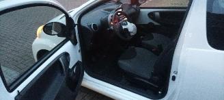 Toyota Aygo Bj:09-2013 1.0-VVT-i Navi Airco Led Elektrische ramen Orginele Toyota inklapbare TomTom navigatie Centrale vergrendeling met afstandsbediening picture 10