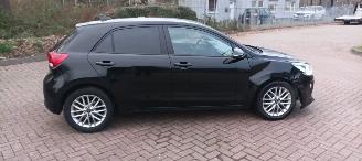 Kia Rio 1.4-DOHC Automatik Navi Climatecontrol Stoelverwarming Lichtautomaat Regensensor Led-Koplampen 4xelek ramen Elektrische-spiegels met verwarming Privacyglas Achteruitrijcamera Mistlampen 16-inch Kia velgen picture 7