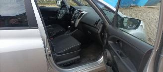 Kia Venga 1.6-DOHC Automatik Climatecontrol Stoelverwarming Lichtautomaat Privacyglas armsteun voor en achter 4xelek ramen Elektrische-spiegels met inklap stand Parkeersensoren Keyless-entry Mistlampen 16-inch Kia velgen picture 15