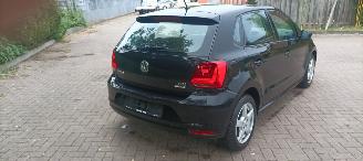 Volkswagen Polo 1.4-TDi Climatecontrol Distance-frontradar Stoelverwarming Leren Stuurwiel Radio met usb Elektrische ramen Elektrische-spiegels met verwarming Centrale vergrendeling met afstandsbediening Start-Stop systeem Euro-6norm picture 5