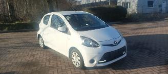 Unfallwagen Toyota Aygo Bj:09-2013 Comfort 1.0-VVT-i Navigatie Led verlichting Elektrische ramen Elektrische-spiegels centrale deurvergrendeling met afstandsbediening abs esp getinte ruiten 2013/9
