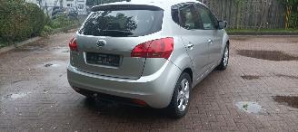 Kia Venga Dream-Team 1.6 Benzine Automaat Keyless entry Climatecontrol Stoelverwarming Lichtautomaat Privacyglas Parkeersensoren achter Trekhaak Mistlampen 16-inch Lichtmetalen velgen picture 4