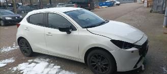 Mazda 2 1.5-Automatik Facelift Homura Climatecontrol CruiseControl Apple CarPlay MirrorLink Achteruitrijcamera Full led koplampen Stoelverwarming stuurwiel met verwarming Achteruitrijcamera picture 8