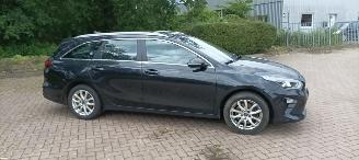 Kia Ceed 1.6-CRDI 136pk Navigatie Leder Sportstoelen Memory Full-Led koplampen Led achterlichten Climatecontrol CruiseControl Stoelverwarming Lichtautomaat Regensensor Drivelane assistent jbl Sound system blindspot Elektrische achterklep Achteruitrijcamera picture 8