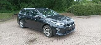 uszkodzony samochody osobowe Kia Ceed 1.6 CRDI 136pk Navi Led koplampen Leder Sportstoelen-Memory  Climatecontrol Elektrische achterklep Achteruitrijcamera Led-Achterlichten CruiseControl 4xStoelverwarming Lichtautomaat 2018/9