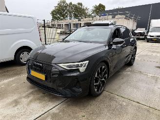 Vaurioauto  passenger cars Audi E-tron 50 Quatro  S-edition 71 kWh -PANO-NAVI-LEDER-CAMERA 2020/9
