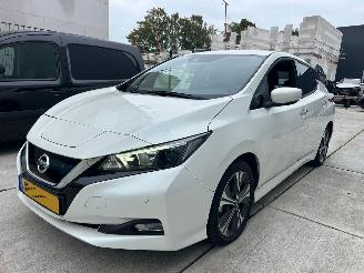 damaged passenger cars Nissan Leaf N0CONNECTA 40 kWh -CAMERA-NAVI-PDC 2021/9