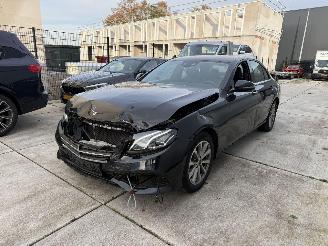 Unfallwagen Mercedes E-klasse 200 d  AUTOMAAT-CAMERA-NAVI-LEDER 2017/8