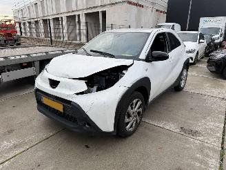 damaged passenger cars Toyota Aygo X 1.0 VVT-i  First AUTOMAAT -NAVI-CAMERA-LED 2022/12