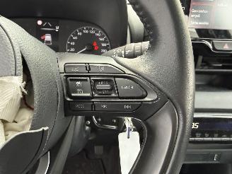 Toyota Yaris 1.5 HYBRID 141 PK-NAVI-PDC-CAMERA picture 15