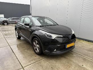 Vaurioauto  passenger cars Toyota CH-R 1.8 Hybrid Active 98PK - CAMERA - CLIMA - LED 2019/11