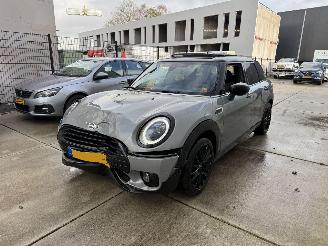 uszkodzony samochody osobowe Mini Clubman 1.5 Cooper Buss Edition PANO-KEYLESS-NAVI-LED 2022/9
