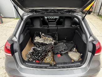 Mercedes A-klasse A180 PREMIUM PLUS AMG PANO - SFEER picture 10