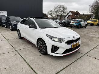 krockskadad bil auto Kia Proceed 1.6 T-GDI-GT AUTOMAAT-PANO-CAMERA-NAVI-PDC 2019/2
