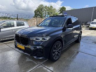 krockskadad bil auto BMW X7 xDrive 40i High Executive-7persoons-PANO-LEDER-360 CAMERA-4 WIEL BESTURING 2022/2
