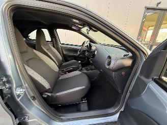 Toyota Aygo AYGO X 1.0 VVT-i MT PLay -CAMERA-NAVI-PDC-CRUISE picture 12