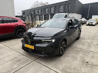 krockskadad bil auto Opel Astra Sports Tourer 1.6 Hybrid Level2 PHEV 2023/10
