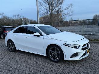 skadebil auto Mercedes A-klasse A200 AMG Pakket NAP Nederlandse Auto Sfeerverlichting 2020/1