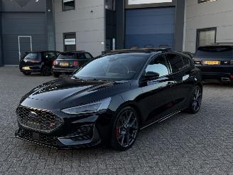 krockskadad bil auto Ford Focus ST-X 280Pk Pano B&O Kuipstoelen 2024/7