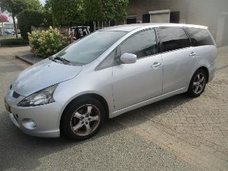 skadebil auto Mitsubishi Grandis 2.4 -16V INTENSE AUTOMAAT 7 PERSOONS 2005/2