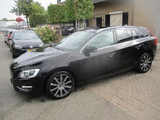 damaged passenger cars Volvo V-60 2.4 D6 AWD PLUG-IN HYBRID R-DESIGN 2015/5