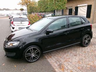 damaged passenger cars Volkswagen Polo 1.4-16V TRENDLINE 5 DEURS AIRCO 2010/3