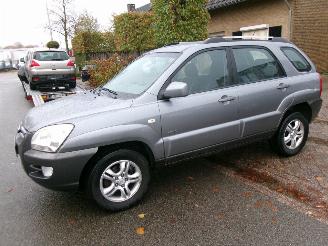 damaged passenger cars Kia Sportage 2.0 CRDI 4WD AUTOMAAT GEEN SCHADE 2005/11