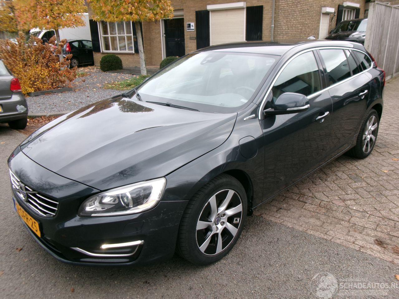Volvo V-60 2.4 D6 AWD LPUG-IN HYBRID SAUMMUM