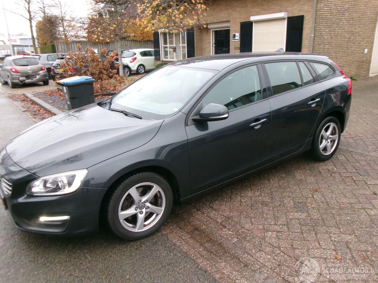 Volvo V-60 2.0 D4 KINETIC CLIMA NAVI