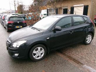 Schadeauto Hyundai I-30 1.4 I DYNAMIC 2010/3