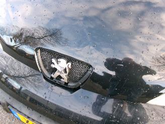 Peugeot 107 1.0-12V XR AIRCO picture 4