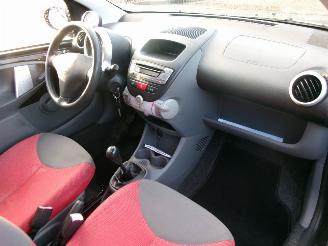 Peugeot 107 1.0-12V XR AIRCO picture 12