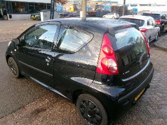 Peugeot 107 1.0-12V XR AIRCO picture 11