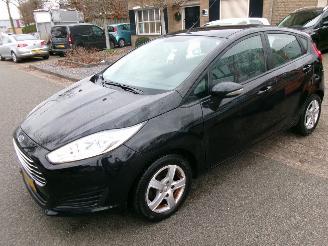 Schadeauto Ford Fiesta 1.5 TDCI STYLE LEASE 2015/9