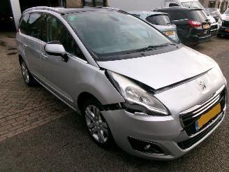 Peugeot 5008 2.0 HDiF EXECUTIVE 7 PERSOONS CLIM NAVI PANO picture 3