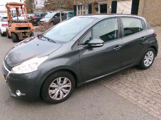 skadebil auto Peugeot 208 1.2 I ALLURE 5 DEURS AIRCO 2012/8