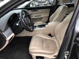 Jaguar XF 2.0 D picture 6