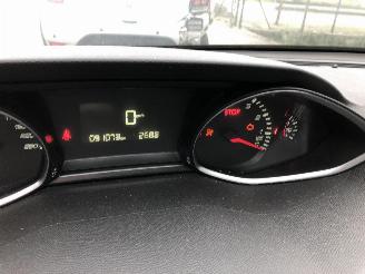 Peugeot 308 1.2 picture 20