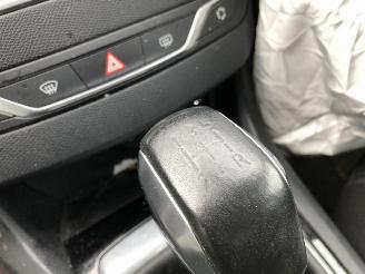 Peugeot 308 1.2 picture 9