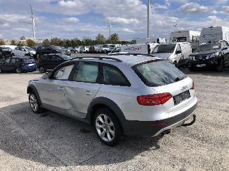 Vaurioauto  passenger cars Audi A4 allroad 2.0 TDI 2010/10