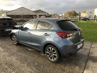 damaged passenger cars Mazda 2 1.5 2017/1