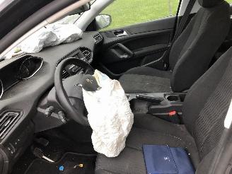 Peugeot 308 1.2 TURBO picture 9