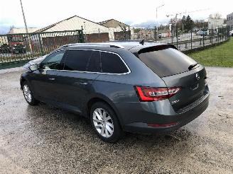 Voiture accidenté Skoda Superb COMBI  2.0 TDI  DSG 2017/4