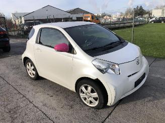 damaged passenger cars Toyota iQ 1.0 2010/2