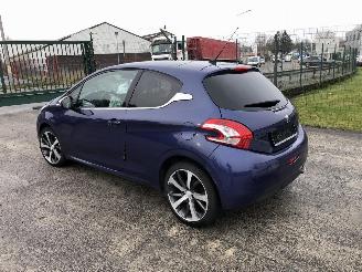 Voiture accidenté Peugeot 208 1.6 2015/3