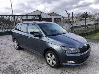 uszkodzony samochody osobowe Skoda Fabia COMBI 1.0I 2017/10