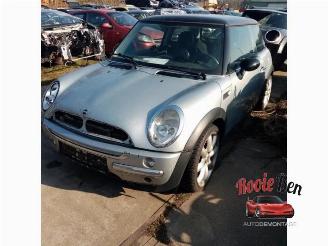 Vrakbiler auto Mini One Mini One/Cooper (R50), Hatchback, 2001 / 2007 1.4 D One 2004/2