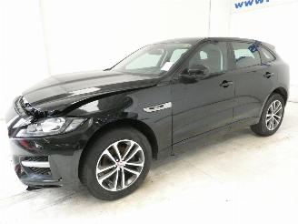 Jaguar F-Pace 2.0D R-SPORT picture 3