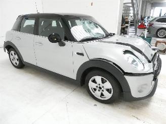 Mini Cooper 1.5 picture 8